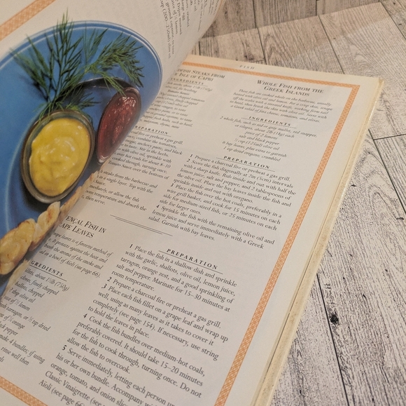 's Classic Barbecue and Grill Cookbook - White Cover - Picture 7 of 10